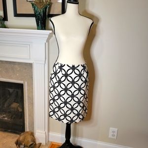 Talbots, white/black interlocking ring pattern, skirt sz 8